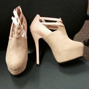 Nude ankle platform boot