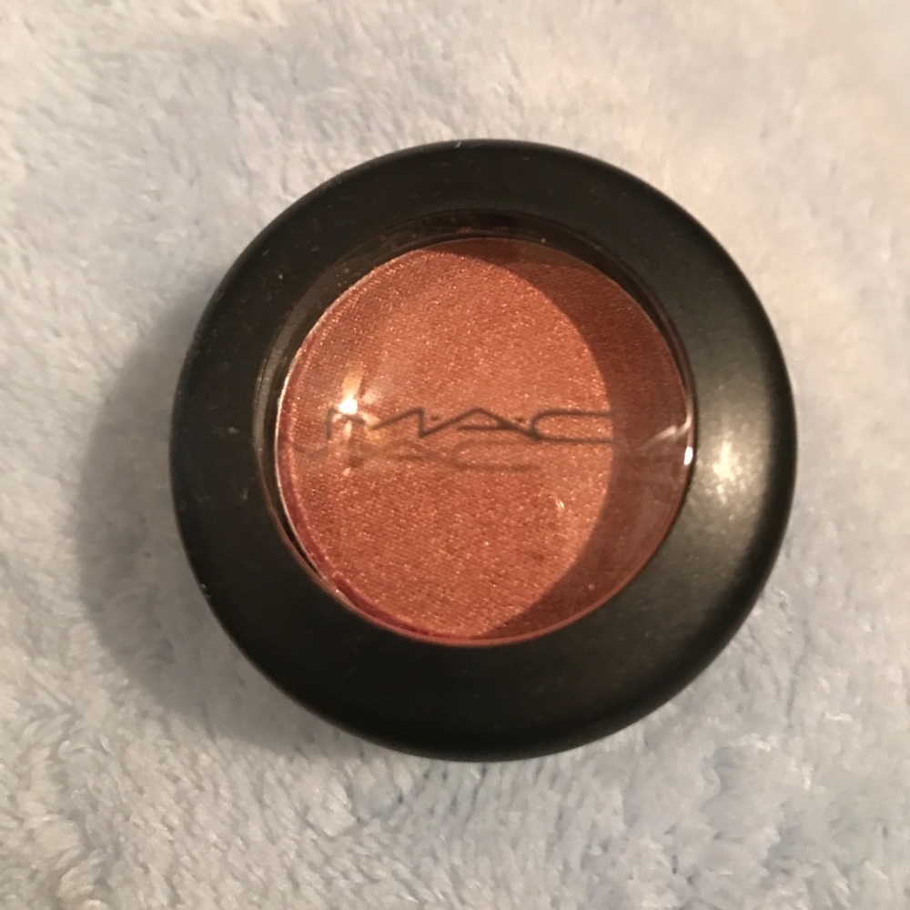 Mac expensive pink Veluxe Pearl eyeshadow