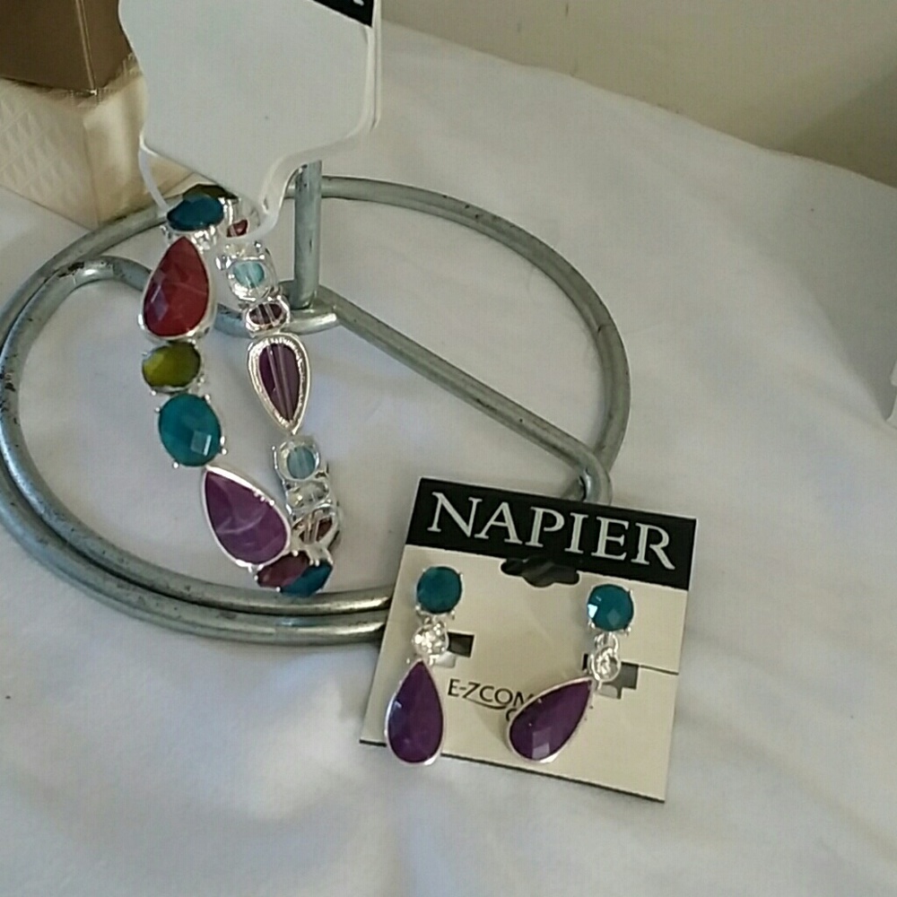 Bracelet & earrings