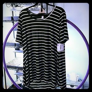 BNWT Lularoe black and white stripe Perfect T