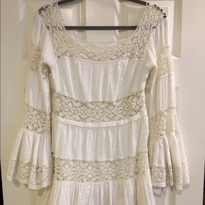 Never worn, free flowing dress!