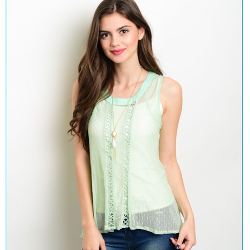 💚💚🆕NWOT green sheer top✅✅