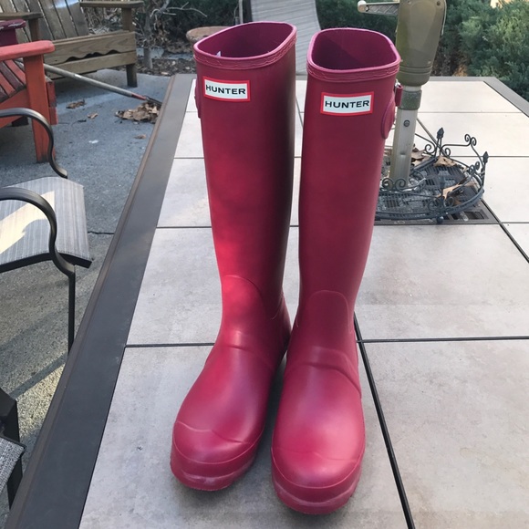 raspberry hunter boots