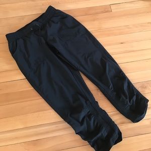 Women's Athleta Black Size 2 Cropped Pant
