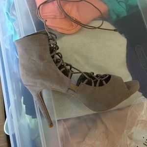 Brand new never worn shoedazzle ankle wrap heels