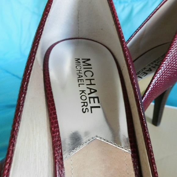 Michael Michael Kors red kitten heels - Picture 2 of 7