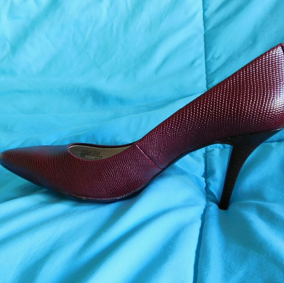 Michael Michael Kors red kitten heels - Picture 4 of 7