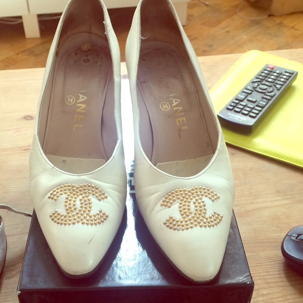 Chanel vintage pumps