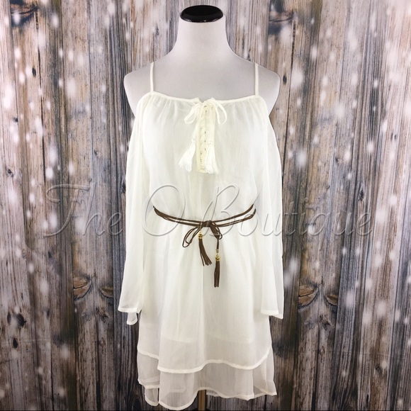 ๐CLEARANCE๐White Cold Shoulder Boho Ruffle Dress - Picture 2 of 3
