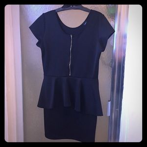 NWOT Black zip front peplum dress 👗
