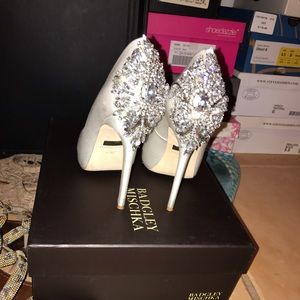 Badgley mischka white kiara heels