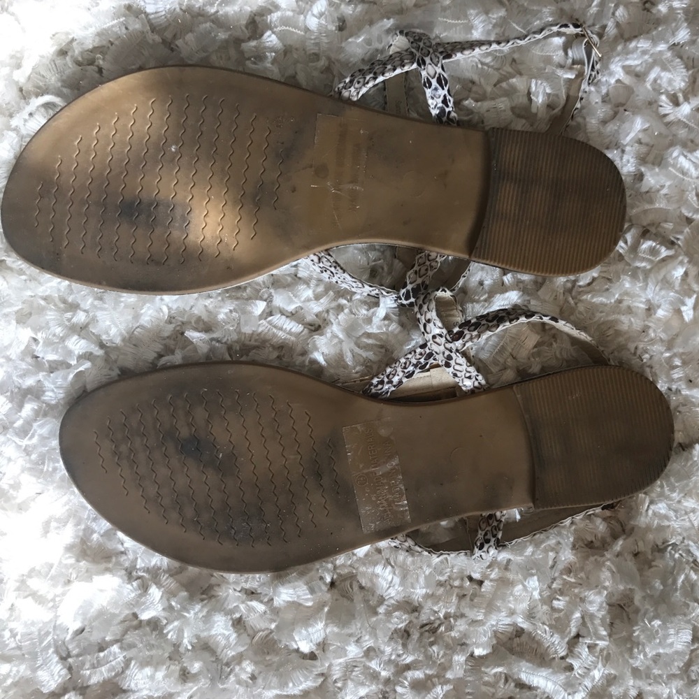 Chic Sandals - Picture 3 of 4