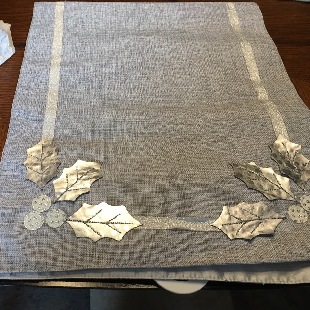 Winter table runner
