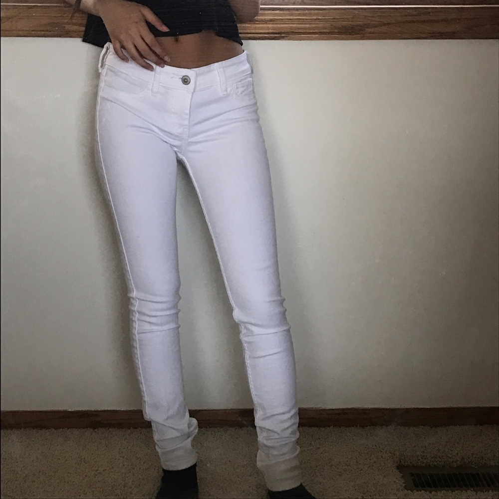 White skinny jeans