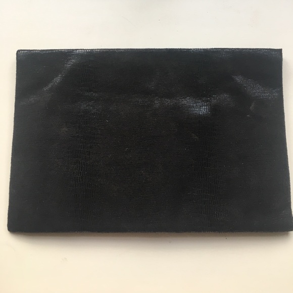 BCBG MaxAzria clutch fitted with credit card slots - Picture 3 of 4