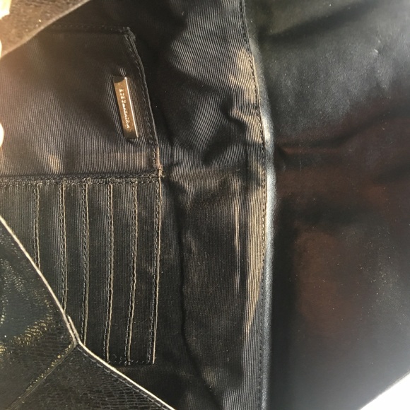 BCBG MaxAzria clutch fitted with credit card slots - Picture 4 of 4