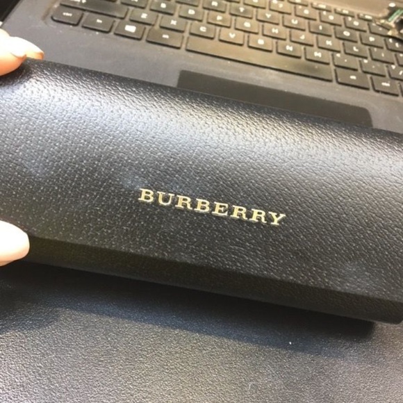 Burberry sunglasses - Picture 4 of 4