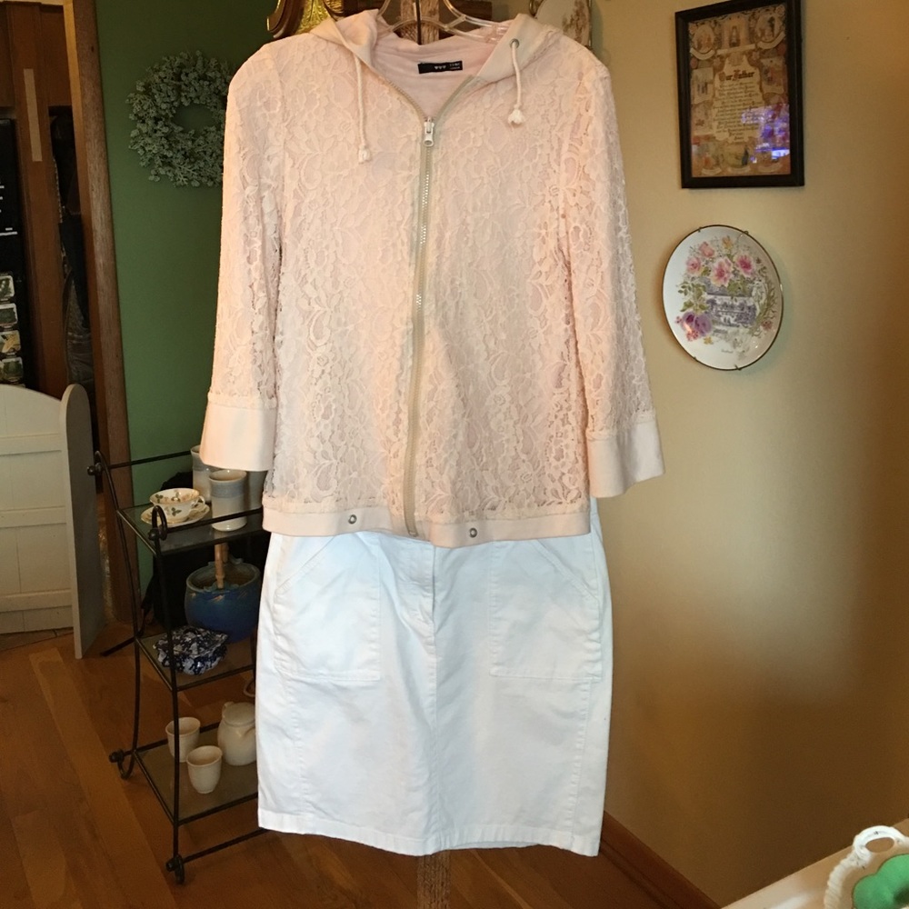 Ann Taylor white skirt $5
