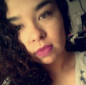 Meet your Posher, Abril