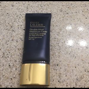 Estée Lauder Double Wear Maximum Foundation