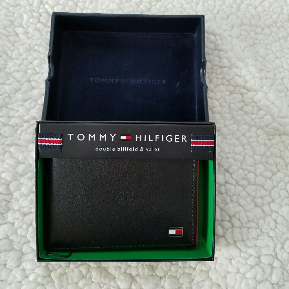 Tommy Hilfiger double billfold & valet.