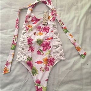 ✨⭐️FRANKIE'S BIKINI'S floral Camilla one piece!⭐️✨