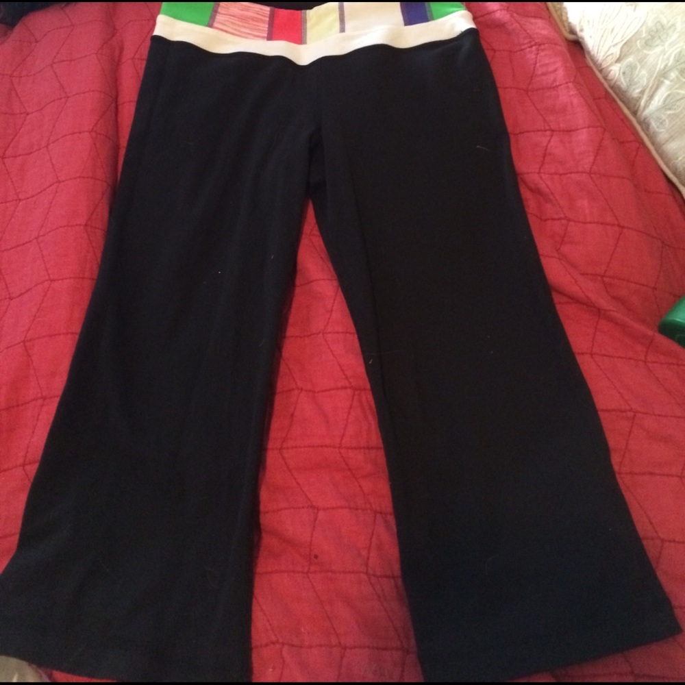 Lululemon black crop yoga pants.