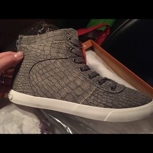 Rocket Dog High Top Tennis Shoes