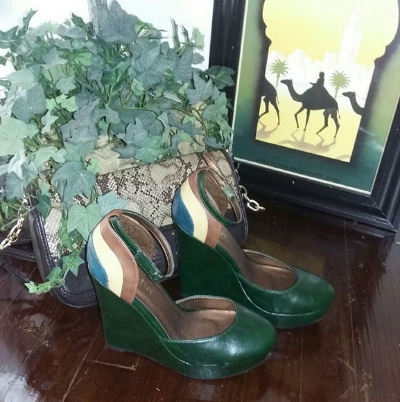 forest green wedges