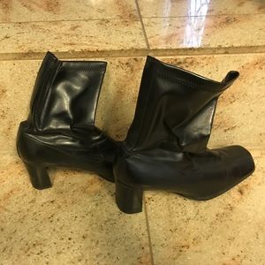 Black leather aerosoles boots size 9