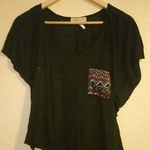 Adorable aztec shirt with beautiful flowy sleeves