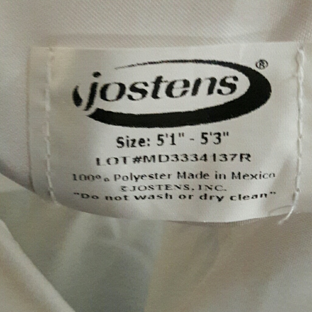 Graduation gown - Picture 2 of 4
