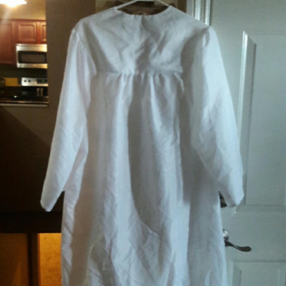 Graduation gown - Picture 4 of 4