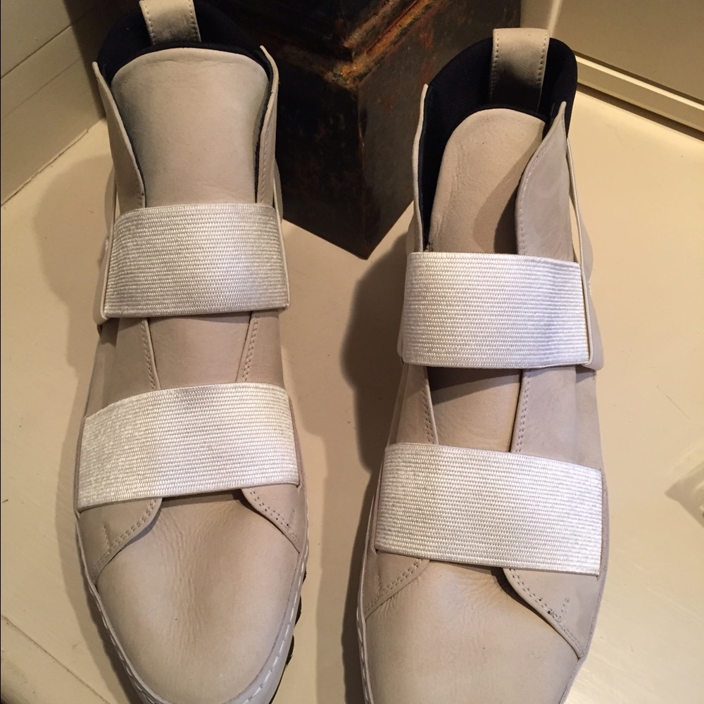 BNIB Ujoh belted high top sneakers