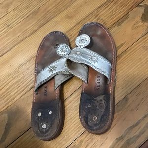 Size 9 gold "platinum" Jack Rogers