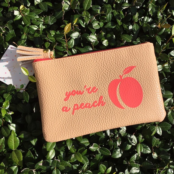 Handbags - 🍑 You're A Peach 🍑 Makeup Bag