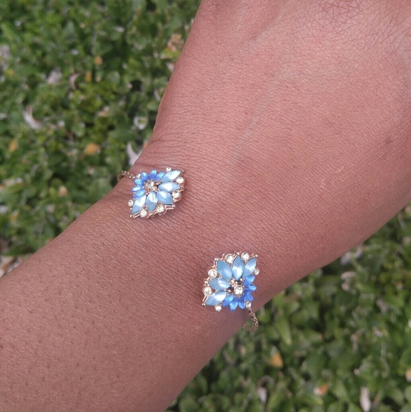 Blue flower open bangle!! - Picture 2 of 3