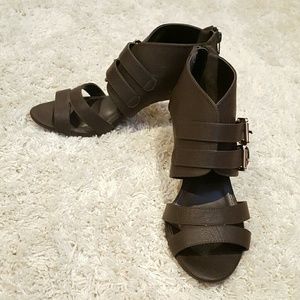 Size 8 Brown Heel w/ buckle