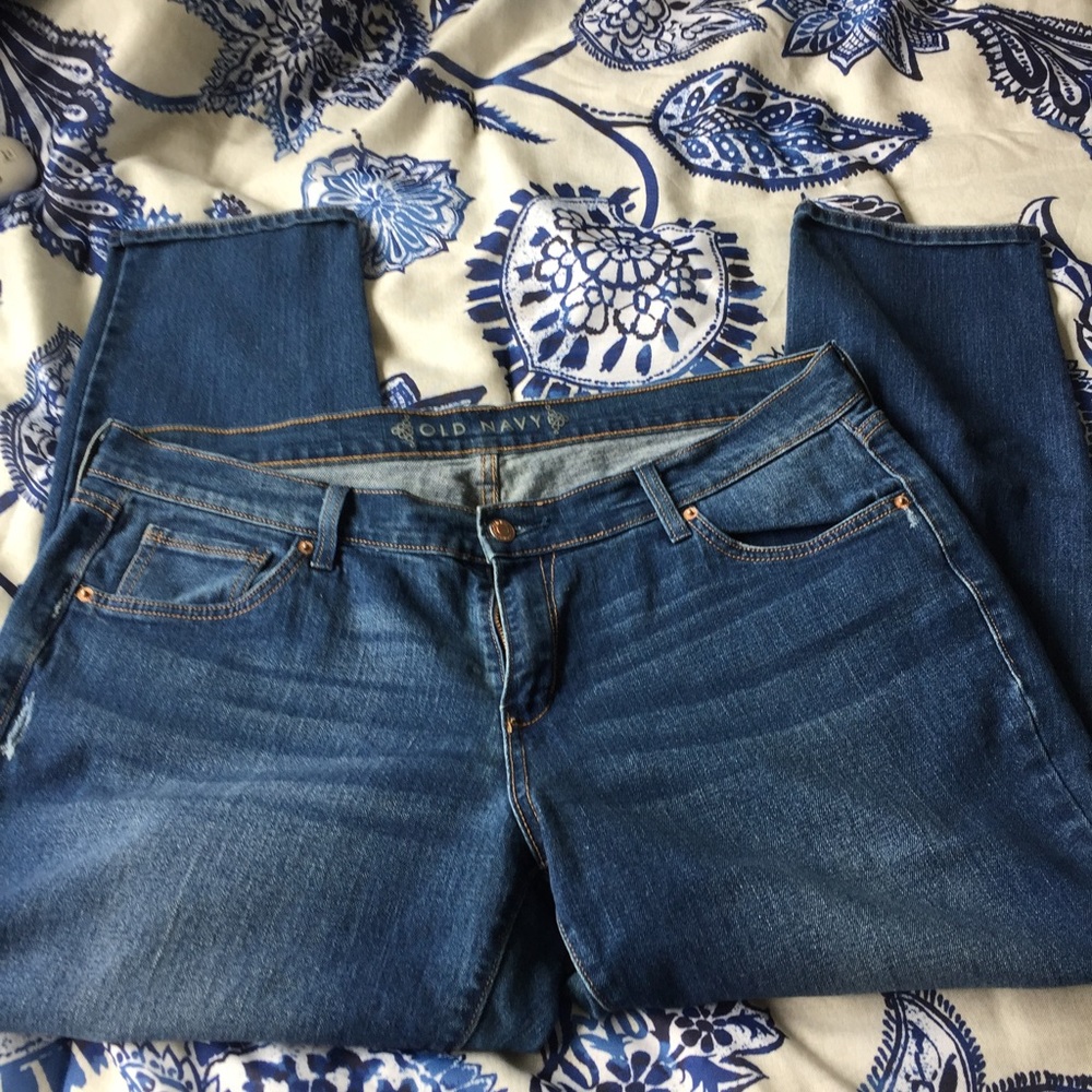Old Navy ankle length jeans size 16