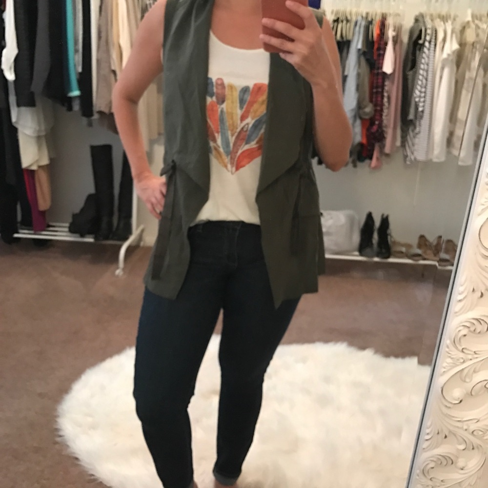 Heart Shape Feather Tank - Picture 3 of 5