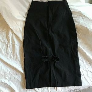 Black Top 10 pencil skirt