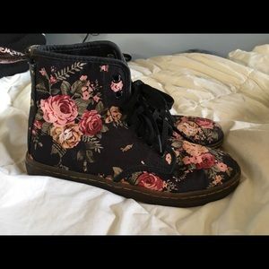 Doc Marten Shoreditch Floral sz 7