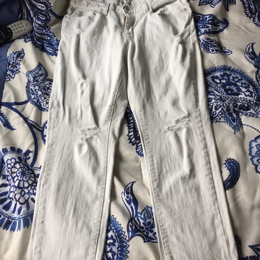 White distressed boyfriend jeans size 10