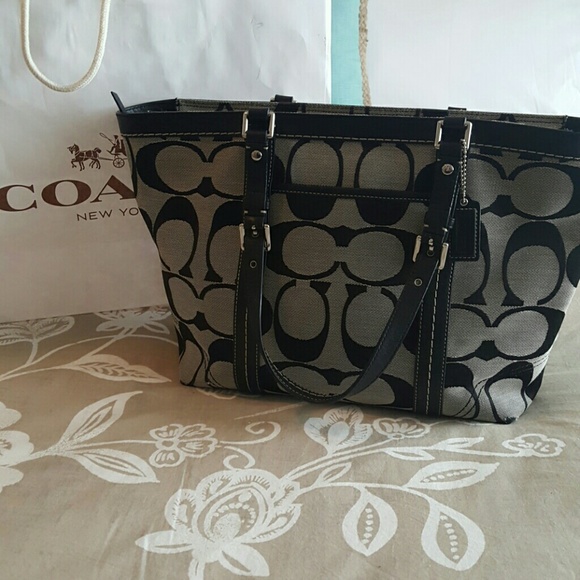 Coach Signature C Purse - Picture 1 of 8