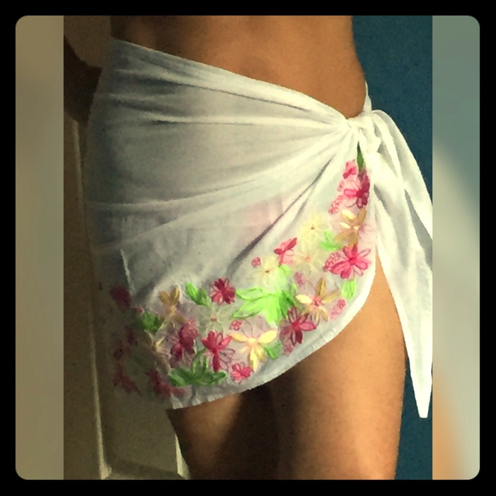 NWOT White with Flowers waist coverup