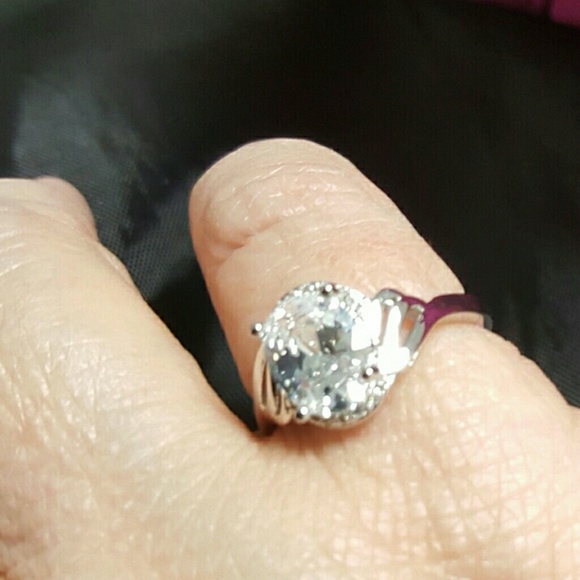 .925 Silver, White Sapphire & CZ Ring - Picture 4 of 5