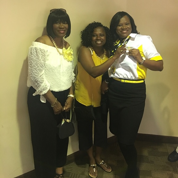 Meet your Posher, Yvonne - Picture 3 of 8