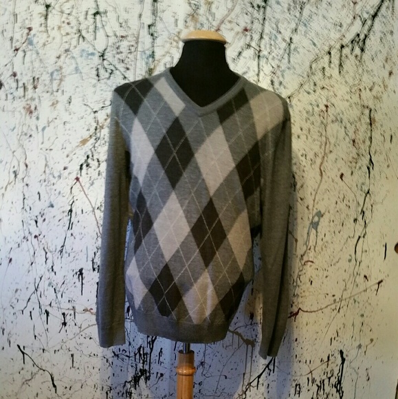 Men's V-Neck Sweater by International Concepts - Picture 3 of 4