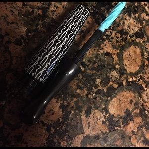 MAC extreme dimension sky blue mascara ! 曆 MAC extreme dimension sky blue mascara ! 曆