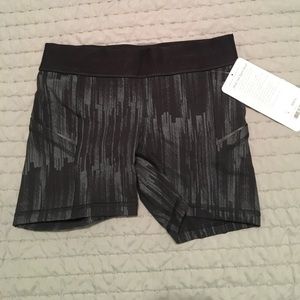 LuluLemon "What the Sport" Short in size 4 NWT